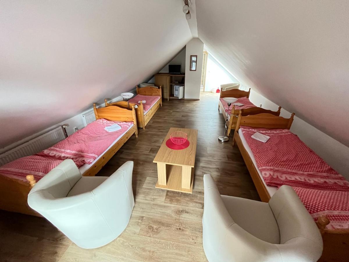 Hotel Sokoli Hnizdo à Hlaska Extérieur photo