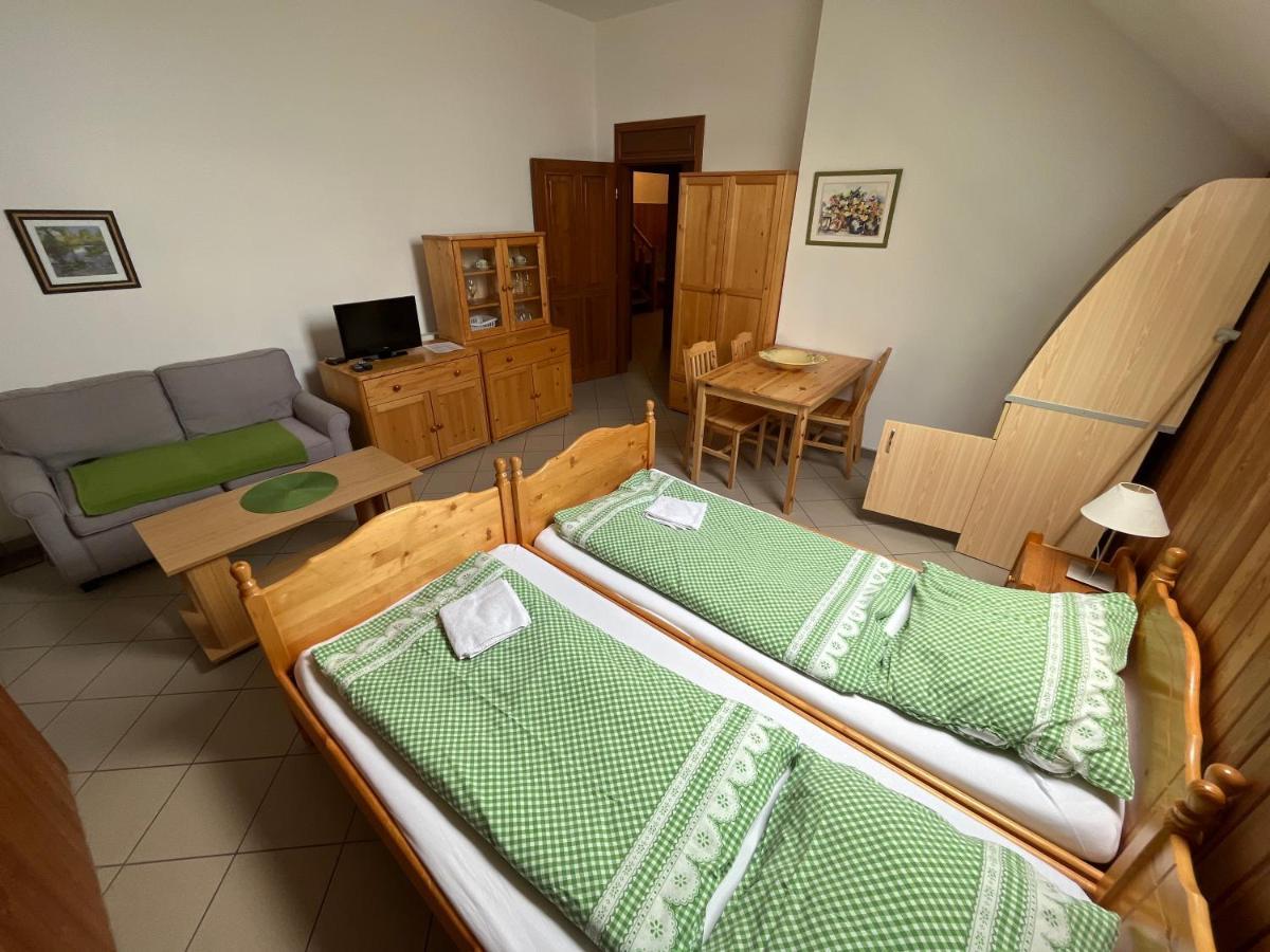Hotel Sokoli Hnizdo à Hlaska Extérieur photo